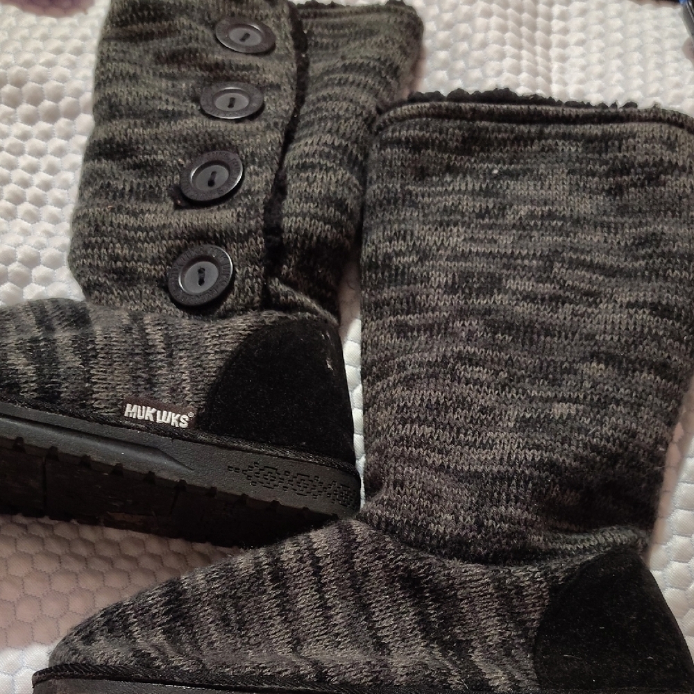 Prices To Sale $10 Muk Luks Gray Knit Button Boots Size 7